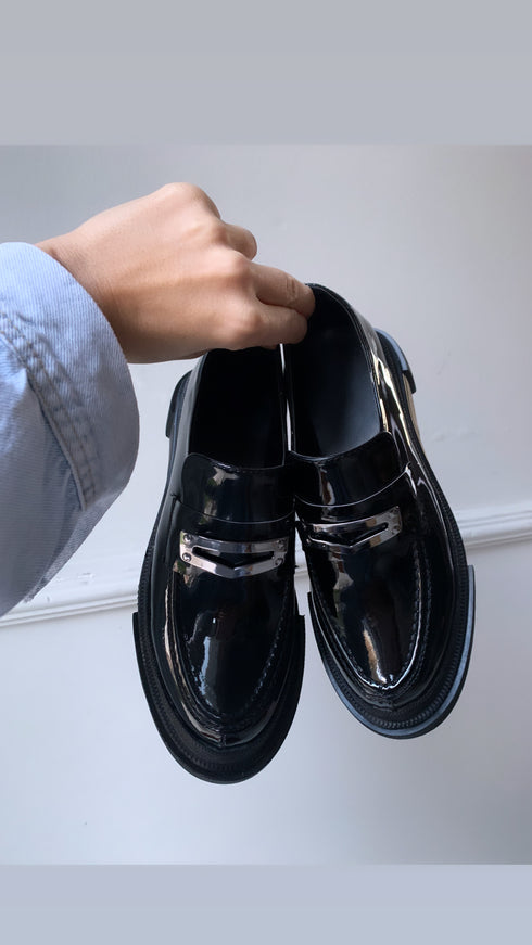 MUST LOAFERS